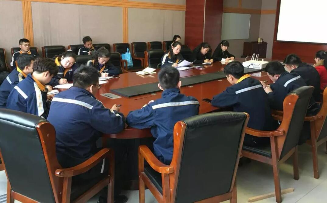 中國(guó)鋁業(yè)工作服定制款式圖片