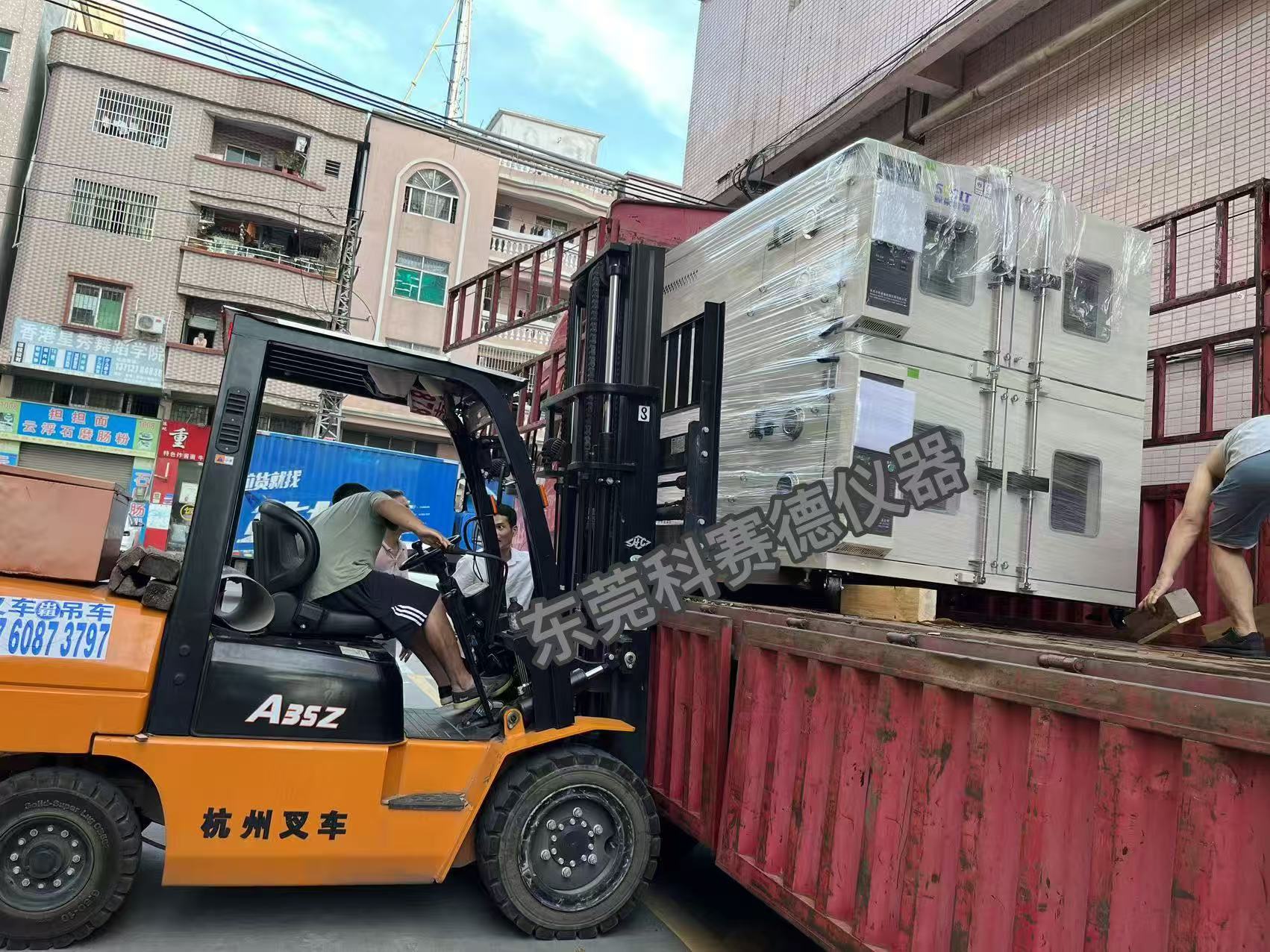 鋰電池恒溫恒濕試驗(yàn)箱專車出貨