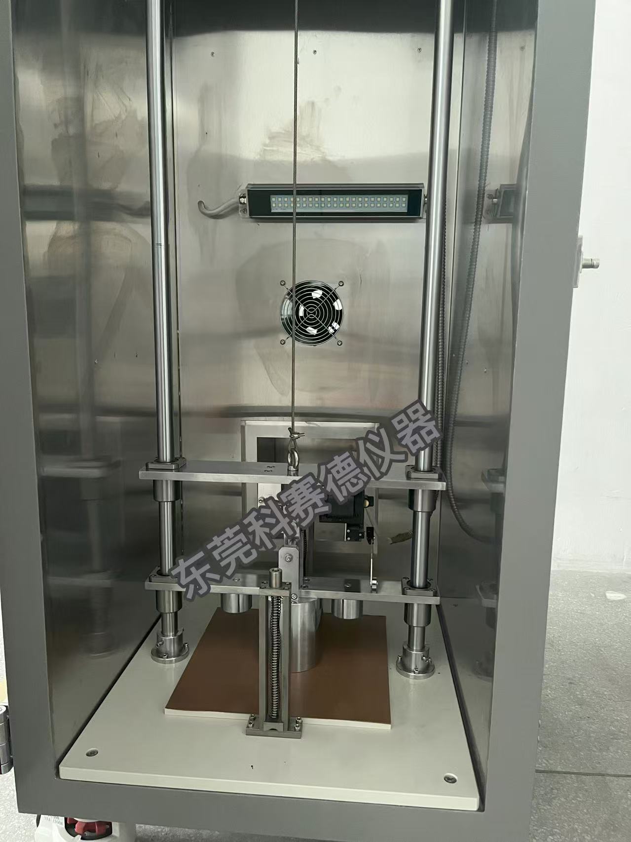 電池重物沖擊試驗機(jī)內(nèi)部細(xì)節(jié)